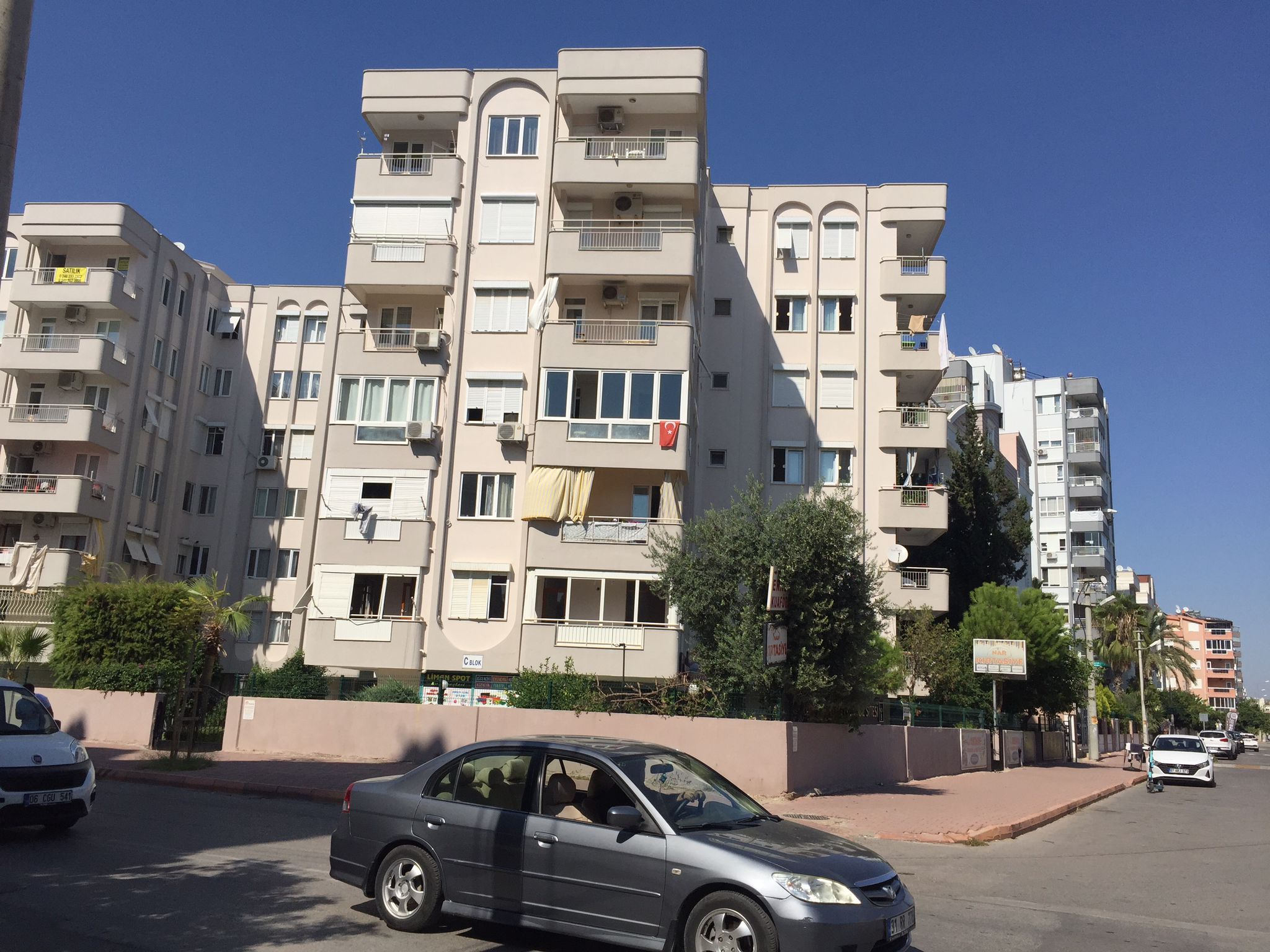 KONYAALTI PLAJINA YÜRÜME MESAFESİNDE 3+1 SATILIK DAİRE 